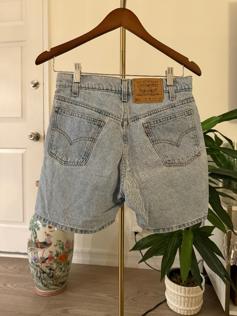 Vintage Levi's 550 Orange Tab Denim Shorts | Light Wash | W28